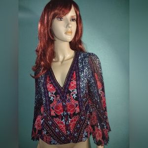 White House Black Market Sz XS V Neck Floral Top Pleated Semi Sheer Bell Sleeves